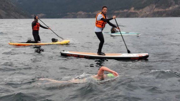 Daiana Ferrer: la sirena de agua helada que conquistó el Lacar