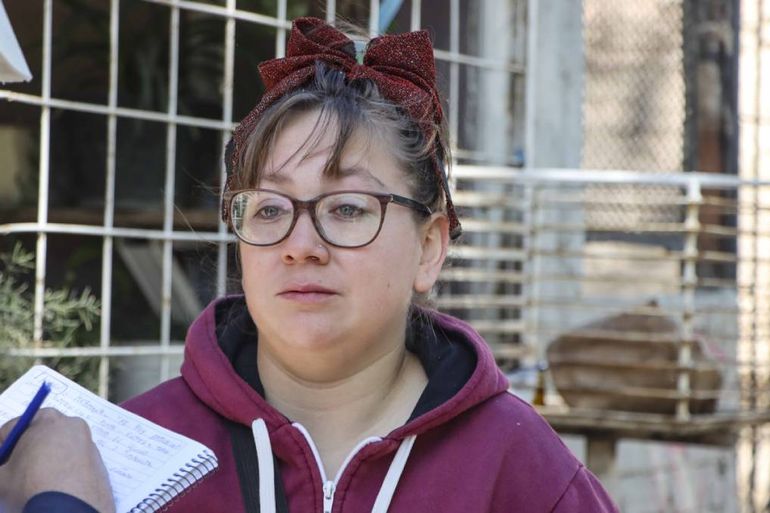 Karen charló con LMC a metros del lugar donde mataron a su hermano. Foto Anahí Cárdena