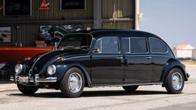 La increíble limusina del Volkswagen Escarabajo. Foto: RM Sothebys.
