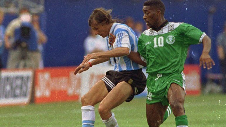 En 1994 hubo doblete del Pájaro Caniggia y en Brasil 2014 fue Messi el que tuvo doble festejo.