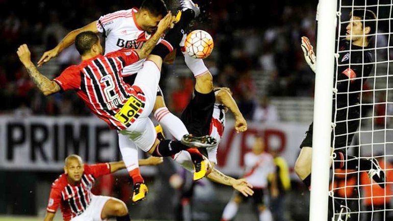 Una imagen vale más que mil palabras: todos en el aire