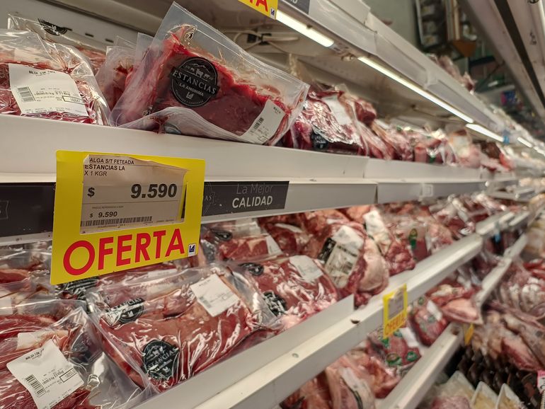 El asado de fin de año, cada vez más en riesgo por el aumento de la carne. El asado de fin de año, cada vez más en riesgo por el aumento de la carne.