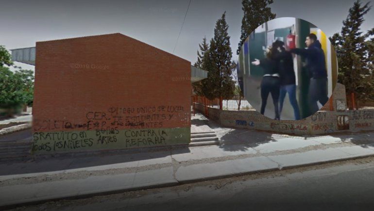 Padres ingresaron por la fuerza y a las piñas en el CPEM 70