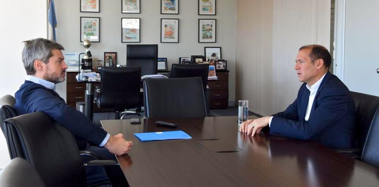 Omar Gutiérrez presentó el balance de la temporada de nieve 2023 ante el ministro de Turismo de la Nación, Matías Lammens. Foto: Prensa Gobernación. Omar Gutiérrez presentó el balance de la temporada de nieve 2023 ante el ministro de Turismo de la Nación, Matías Lammens. Foto: Prensa Gobernación.