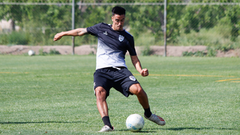 Ezequiel Ávila, mediocampista izquierdo de Cipolletti. Ezequiel Ávila, mediocampista izquierdo de Cipolletti.