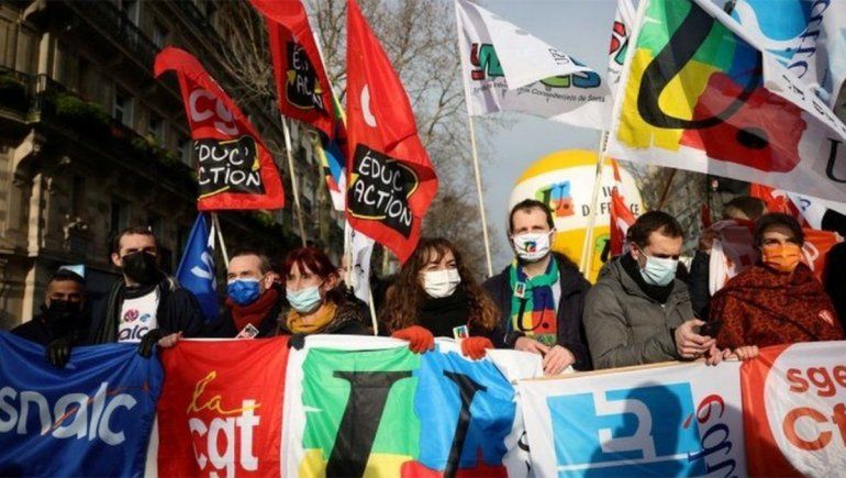 Los colegios de Francia cierran y profesores organizan una huelga