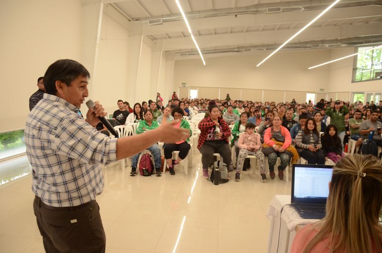 El ajuste de Rolando Figueroa con los pases a planta de estatales: la palabra de Carlos Quintriqueo