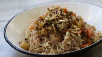 receta facil y saludable: fideos de arroz con verduras y soja receta facil y saludable: fideos de arroz con verduras y soja