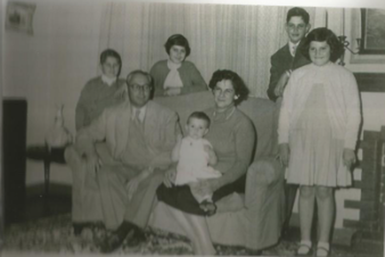 Dr. Zinngoni, esposa e hijos. Dr. Zinngoni, esposa e hijos.