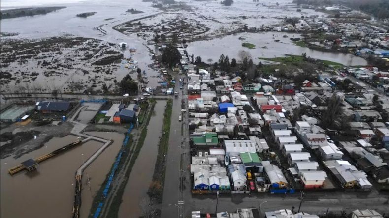 El sistema frontal afecta a diez regiones del país y provocó inundaciones. REUTERS/Juan González.
