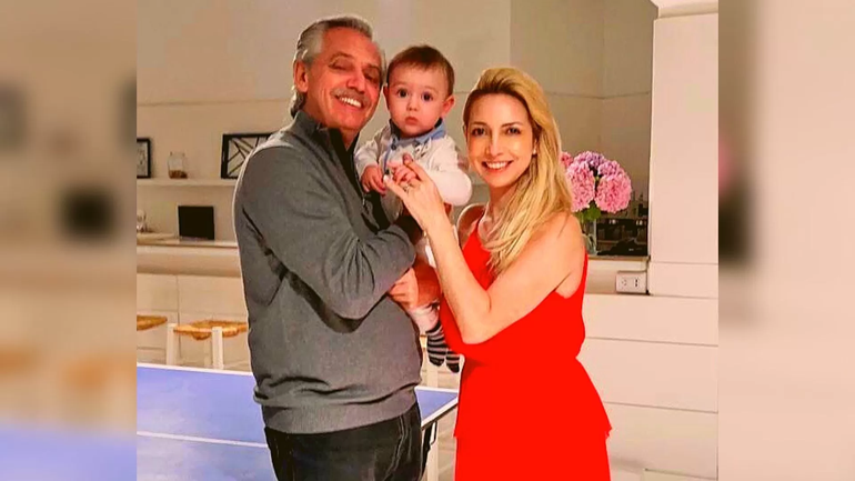 Fabiola Yañez junto a Alberto Fernández y su hijo Francisco. Fabiola Yañez junto a Alberto Fernández y su hijo Francisco.