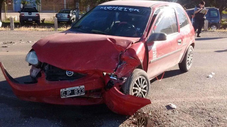 Dos heridos tras violento choque sobre la Ruta 22