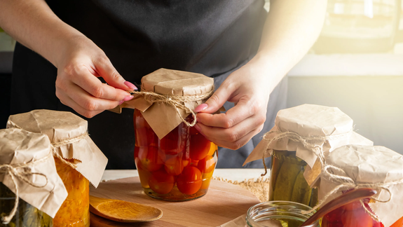 Medidas para prevenir una enfermedad transmitida por alimentos que puede ser mortal