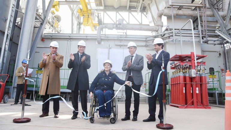 Michetti visitó la provincia para inaugurar la turbina María Elena