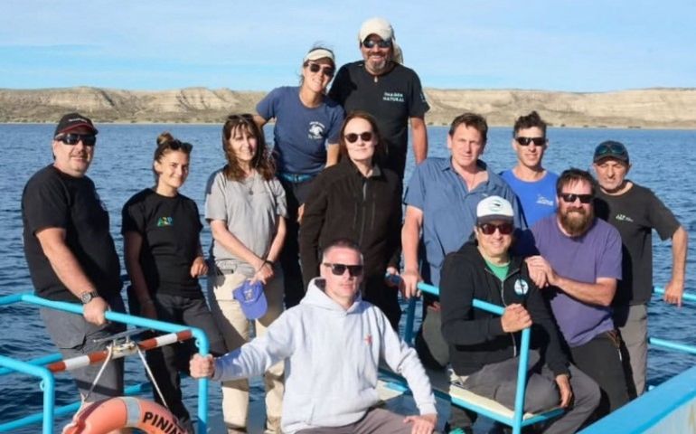 El equipo que realizó la expedición submarina al Golfo Nuevo, en Península Valdés, a bordo del Pinino VII. El equipo que realizó la expedición submarina al Golfo Nuevo, en Península Valdés, a bordo del Pinino VII.