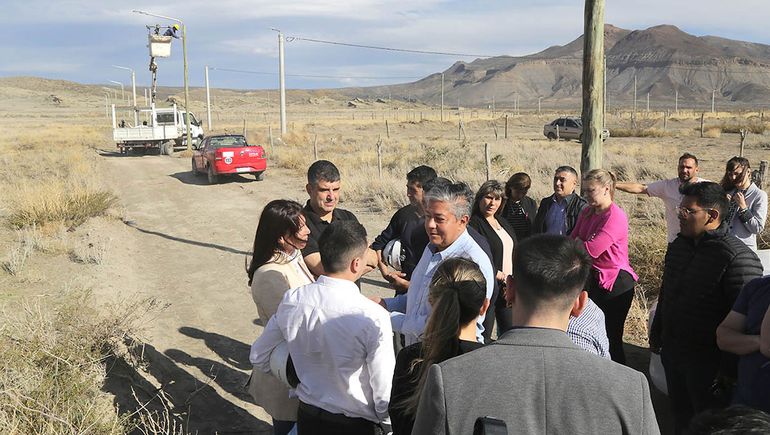 Rolando Figueroa anunció obras para llevar más luz a Taquimilán