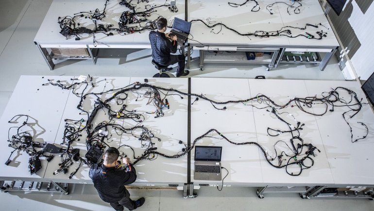 La guerra en Ucrania afecta la producción de autos en Europa