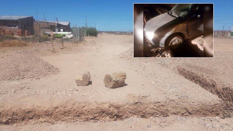 Por falta de señalización, un auto cayó en una zanja tras los festejos