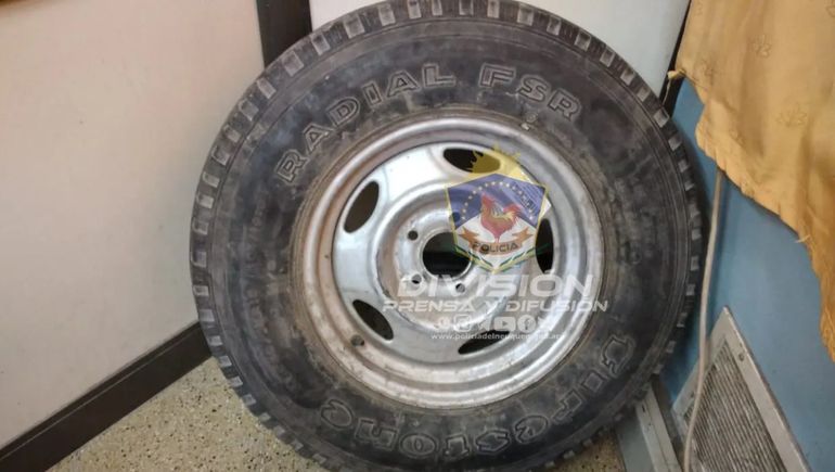 Dos robarruedas fueron atrapados in fraganti en pleno centro