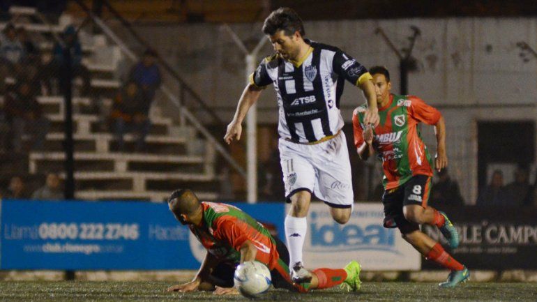 Weiner en acción. No anotó pero fue una de las claves.