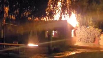prendio fuego la casa de su familia: su ex y su hijo estan graves prendio fuego la casa de su familia: su ex y su hijo estan graves
