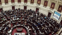 javier milei apunto contra el kirchnerismo tras los incidentes en diputados