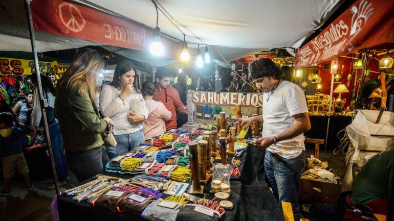 Más de 400 artesanos exhiben sus propias producciones.&nbsp;