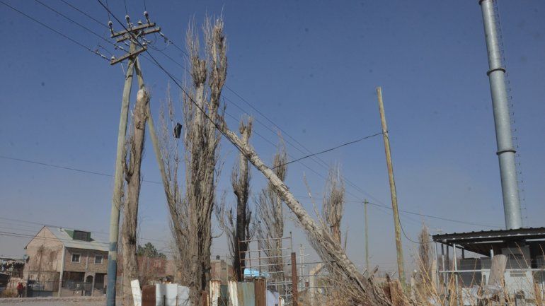 Continúan los inconvenientes con el agua y la luz en la provincia