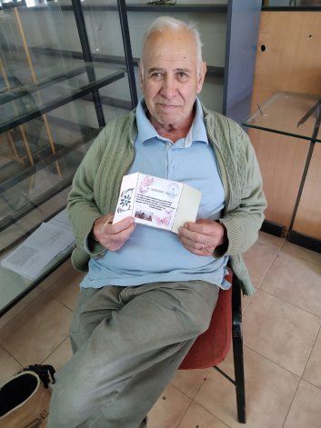 El maestro Ibáñez cuando recibió la invitación del nombramiento de la escuela.