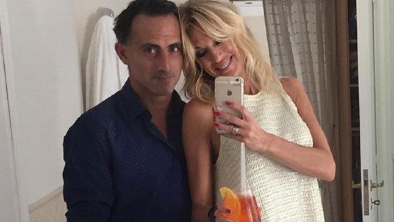 escucha como diego latorre le canto a yanina por sus 50 anos