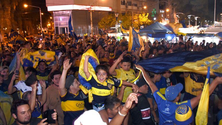 El pueblo xeneize salió a las calles de Neuquén para festejar