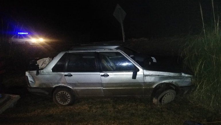 Por una mala maniobra de otro auto, perdió el control y volcó sobre la Ruta 151