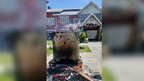 Reclaman el bono navideño con una olla popular frente al municipio de Junín