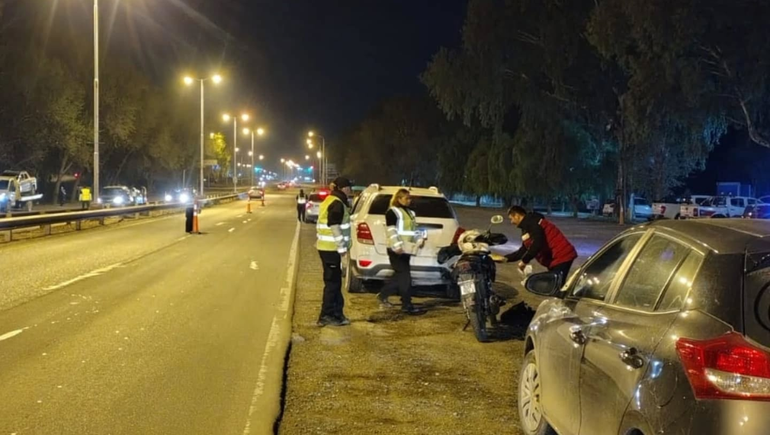 Alcoholemia en Centenario: 15 vehículos fueron secuestrados y un test rompió el récord de la noche
