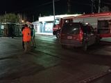 Una ambulancia iba a una urgencia pero chocó y volcó