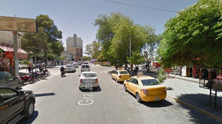 Le robaron la tablet a una mujer y se escaparon en taxi