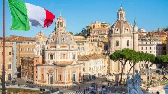 La beca en Italia combina formación académica con experiencia directa en empresas del país.