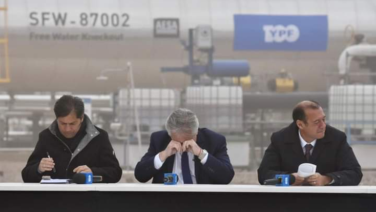 Alberto y el viento: los mejores memes del acto en Vaca Muerta