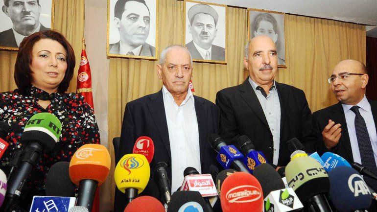 Los titulares de las entidades tunecinas premiadas ayer.