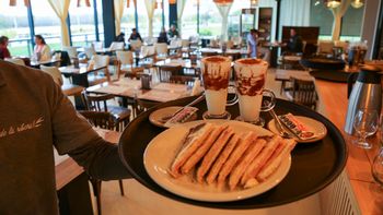 un restaurante de neuquen busca jubilados para trabajar de mozos un restaurante de neuquen busca jubilados para trabajar de mozos