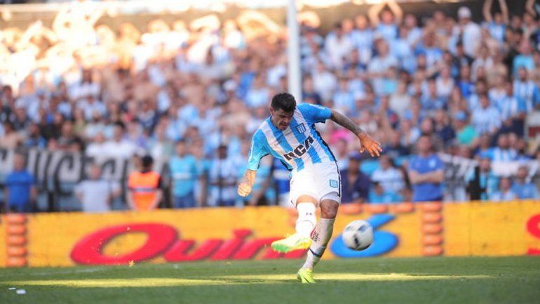 Racing bajó a Newells y se prendió bien arriba