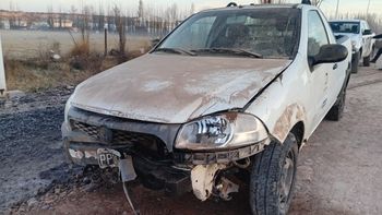 obras en ruta 7: un conductor se salio del camino habilitado y choco contra un monticulo de tierra
