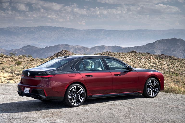 Imponente: el BMW Serie 7 que ya se comercializa en la Argentina mide 5,39 metros de largo. Imponente: el BMW Serie 7 que ya se comercializa en la Argentina mide 5,39 metros de largo.