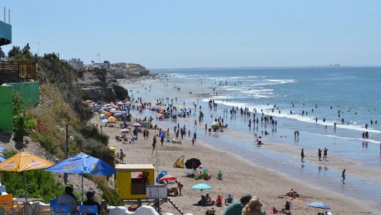 COVID: cuál es el riesgo de contagio en las playas