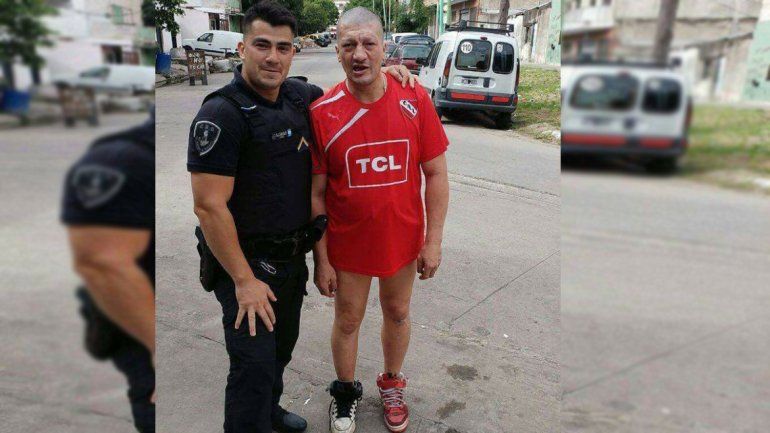 Otra del Pity: lo encontraron caminando desnudo por la calle