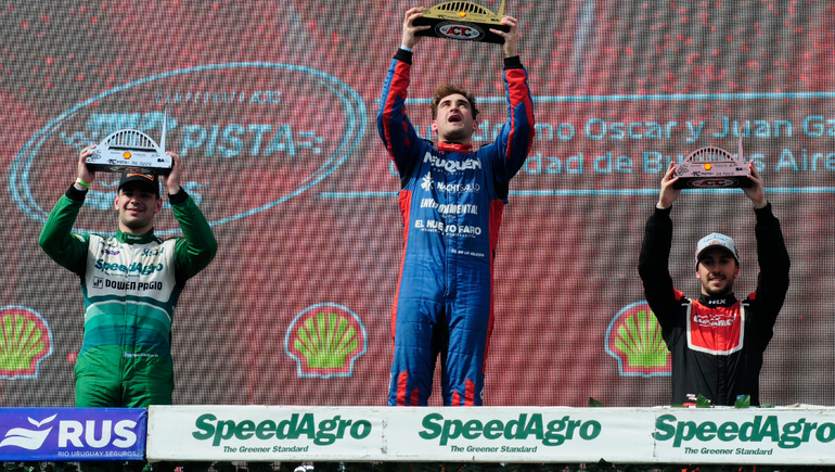 De La Iglesia en lo más alto del podio del TC Pista en Buenos Aires.&nbsp;