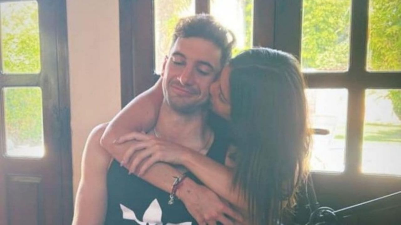 Se ha formado una pareja: crack de selección y Leona famosa