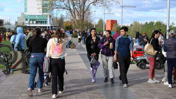 Más de 13 mil personas cambiaron su domicilio a Neuquén en el primer semestre del año. Más de 13 mil personas cambiaron su domicilio a Neuquén en el primer semestre del año.