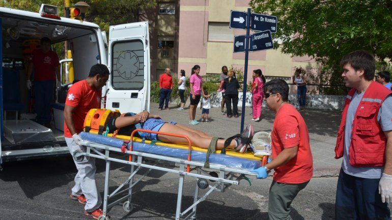 Chocaron dos autos en el Alto: una joven fue derivada al hospital