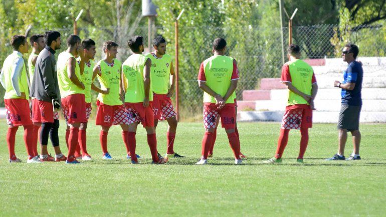 Con Allende en la zaga central e Illanes en el mediocampo